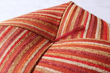 【 洛中高岡屋 】シンプルなデザインと素材感 おじゃみ座布団(グラフ・レッド)