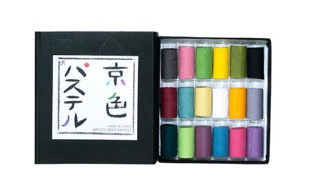 【王冠化学工業所】京色パステル18色セット（パステル紙付き）［ 京都 セット 伝統 和 ご当地 お取り寄せ 贈り物 家庭用 自宅用 贈答品 贈答用 お祝い 内祝い ギフト プレゼント おすすめ 人気 パステル アート 色 絵具 画材 絵画 アート 文具 ハンドメイド 手づくり 最高級 高級 ロングセラー ブランド メーカー 趣味 癒し セラピー 日本初 ドール 人形 歴史 受賞 ］