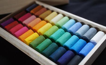 【王冠化学工業所】ゴンドラパステル36色セット（パステル紙付き）［ 京都 セット 伝統 和 ご当地 お取り寄せ 贈り物 家庭用 自宅用 贈答品 贈答用 お祝い 内祝い ギフト プレゼント おすすめ 人気 パステル アート 色 絵具 画材 絵画 アート 文具 ハンドメイド 手づくり 最高級 高級 ロングセラー ブランド メーカー 趣味 癒し セラピー 日本初 ドール 人形 歴史 受賞 ］