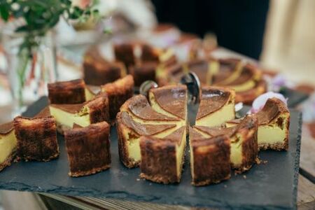 【冷蔵】ベイクドチーズケーキ 1ホール（直径約12cm） スイーツ ケーキ