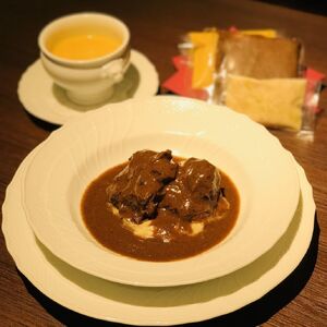 赤ワインで煮込んだ国産牛ビーフシチューと特製スープ、じゃがいものピューレのセット　ふるさと納税 ビーフシチュー 国産和牛 ほほ肉 副菜 スープ じゃがいものピューレ セット ギフト フレンチ ビストロq 京都府 福知山市 FCEL006