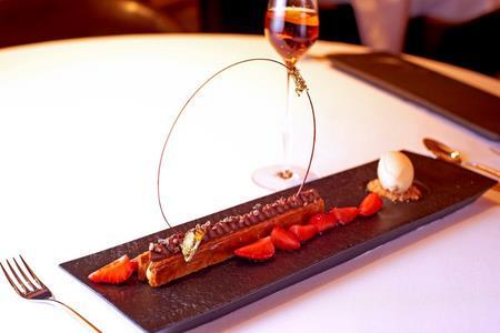 【新橋】ラフィネス 特産品ディナーコース 4名様(1年間有効) お店でふるなび美食体験 FN-Gourmet951557