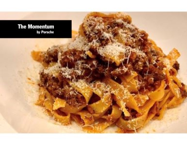 シェフ特製亀岡牛のボロネーゼソース 手打ちパスタ(2セット)【ザ モメンタム バイ ポルシェ】 おうちでふるなび美食体験 FN-Limited632333