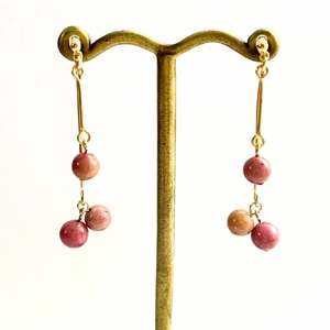 まるでピアスのようなイヤリング＊ロードナイト｜大人可愛い イヤリング ロードナイト アンティークなピンク おしゃれ 小物 [1558]