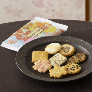 をぐら山春秋 特大缶 あられ おかき 小倉山荘 [1667]