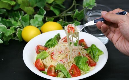 【訳あり】お刺身OK！本ずわい蟹むき棒身 500g 完全殻むき100％可食OK (北海道・ロシア・アメリカ産) SDGs食品ロスをなくそう【 日時指定可 本ズワイガニ ズワイガニ ずわい蟹 かに カニ 蟹 SDGs 北海道 網走市 送料無料 】 ABB010