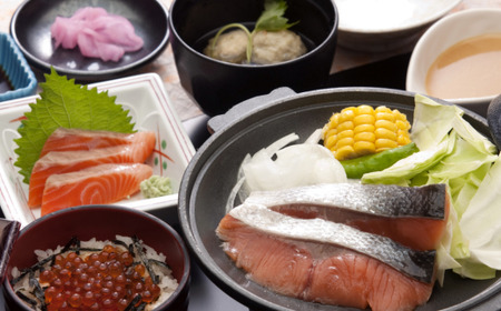 新巻鮭1本分（2切×10～12パック 総重量2.5kg前後) （北海道産）【 ふるさと納税 人気 おすすめ ランキング 新巻鮭 シャケ 一本 一匹 切り身 おいしい 大容量 北海道 網走市 送料無料 】 ABB011