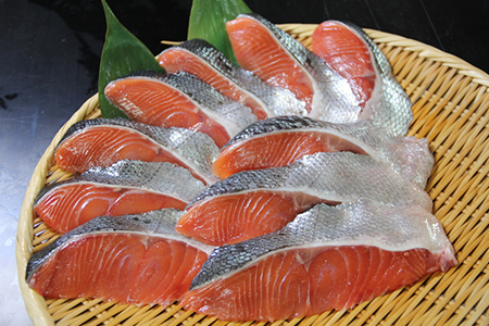 オホーツク産 新巻鮭切身 約1kg(約100g2切入れ×5パック)