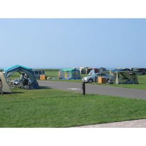 北海道初山別村みさき台公園オートキャンプ場利用券(カーサイト/AC電源なし/1泊分)【1544137】