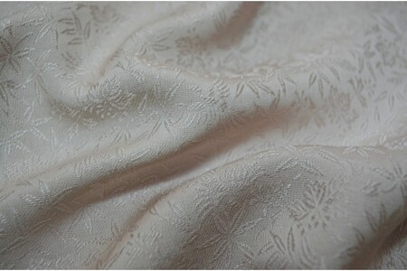 絹織物　京都「丹後ちりめん」色無地　桐竹鳳凰（灰桜）