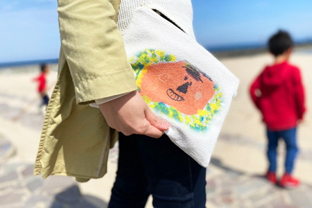 【簡単】子供の絵で作る丹後ちりめんふらっとポーチ　サイズ：約26㎝×20㎝ 雑貨 小物入れ 収納 ポーチ ハンドバック オーダーメイド ちりめん 思い出 贈り物 プレゼント オリジナル