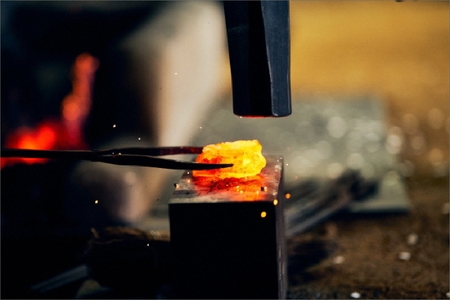 京都＜京丹後＞伝統工芸体験／日本刀鑑賞 鍛冶場見学ツアー1時間プラン　刀鍛冶・体験プラン・見学プラン・日本刀製作