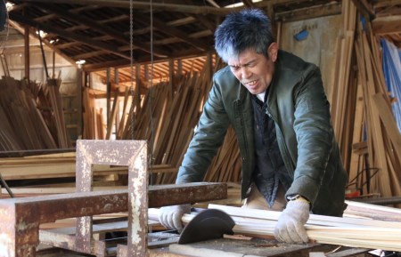 【訳あり】焚き付け用 薪 約15kg　キャンプ アウトドア 焚火 たき火 薪ストーブ 暖炉 乾燥 ミックス 混合 まき マキ 着火剤 燃やす 火 自然 京都産 丹後産 わけあり ワケアリ 訳アリ 訳有り 不揃い ふぞろい SDGs コッペ こっぺ BBQ