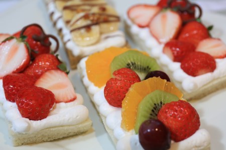 【フルーツサンド】旬のフルーツたっぷりフローズン オープンフルーツサンド ４個　＜ケーキみたいなオープンフルーツサンド＞