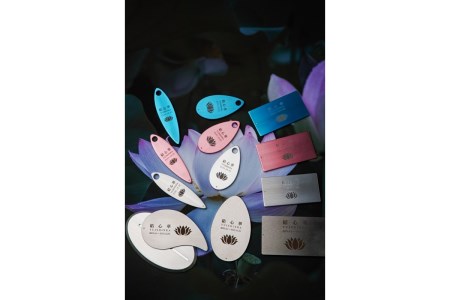 遺灰入れカード型ケース 結心華 葉っぱタイプ アルミ製 色：シルバー（カラーアルマイト）