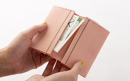 「手織りつづれ」カードケース(茜染め・淡)【配送不可地域:離島・沖縄県】【1204230】