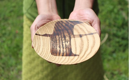 【宮内知子の木工作品】インテリアにも使える木工作家の漆で描いたお皿（大小サイズ各1枚）