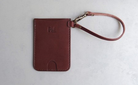 【坂田典子の革小物】 使い込むほどに味わい深くなる、革のパスケース ファッション小物 財布 雑貨 日用品 定期入れ  チョコ