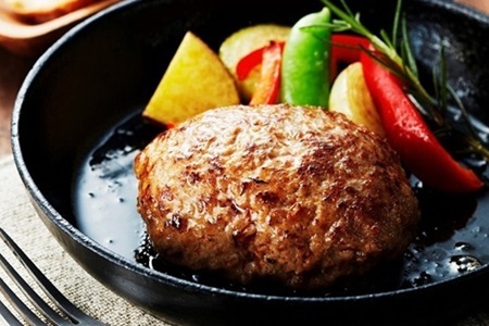 【2026年1月中旬以降発送】 お肉屋さんの自家製ハンバーグ 5個 ビーフ ハンバーグ 手作り こだわり 牛肉 国産 オリジナル 京都 丹波 ※北海道・沖縄・その他離島への配送不可 [010IZ007]