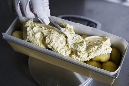 渋皮栗のパウンドケーキ 丹波栗 スイーツ 低温熟成栗使用 国産 くり 栗 渋皮栗 パウンドケーキ 京都 京丹波 濃厚 ご当地グルメ お取り寄せ ギフト 菓歩菓歩 capocapo ※北海道・沖縄・その他離島は配送不可 [015NA005]