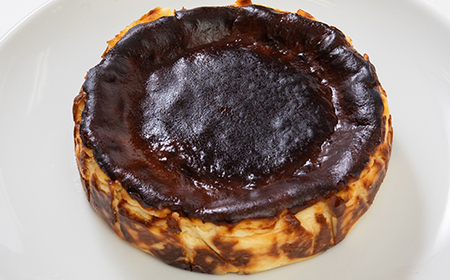 クッチーニのバスク風チーズケーキ 与謝野町産米粉使用でグルテンフリーの手作りケーキ ホール15cm_菓子・スイーツ ケーキ _【配送不可地域:離島】【1550995】