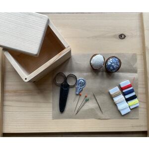 木の温かみを感じる職人手づくりのお裁縫箱と裁縫道具セット　お道具箱と裁縫道具6種の計18点セット【1630672】