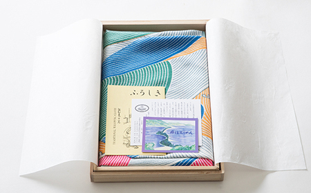 正絹ちりめん友禅御風呂敷(五彩浪) 水色　シルク100%　国産ふろしき　【高島屋選定品】_装飾品・工芸品  鞄・バッグ かばん カバン_【1067642】