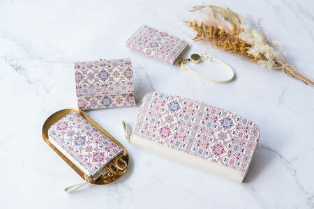 【高島屋選定品】＜友禅文庫フラワーガーデン＞　L字ファスナー長財布_OS010-0072