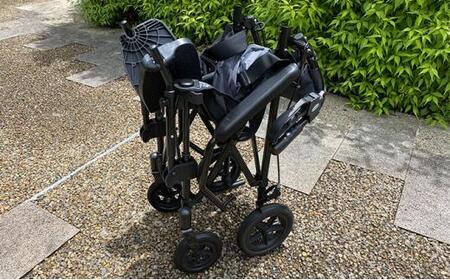 堺の超コンパクト折りたたみ車いす ジョイチェアー 介助式