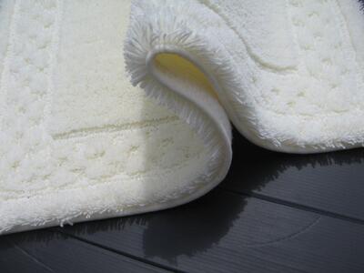 【ホワイト】ボルガバスマット大 約50cm×約70cm