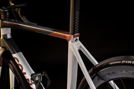 COLNAGO C68 Road(完成車)カラー:HRGG(White Gray)