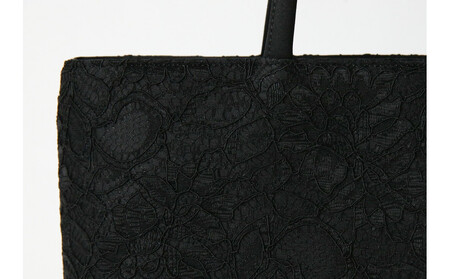 上品なコードレース素材のフォーマルトートバッグ