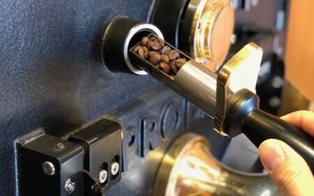 お砂糖やミルクがいらないコーヒー豆セット ブレンド中細挽き4種(各200g)【kmkw0004】