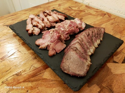 トモズプレイス スモークミート 300g (スモークビーフ 100g×1パック、スモークポーク 100g×1パック、スモークチキン 100g×1パック)｜牛肉 豚肉 鶏肉 燻製 誕生日 クリスマス パーティー [4792] ※2025年1月下旬頃より順次発送予定