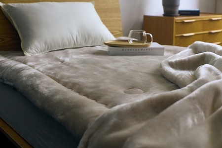 アクリル毛布 ニューマイヤー メランシカ敷きパッド ホワイト×ピンクベージュ ダブルサイズ140×205cm