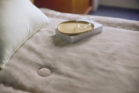 アクリル毛布 ニューマイヤー メランシカ敷きパッド ホワイト×ピンクベージュ ダブルサイズ140×205cm