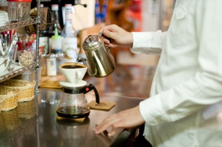 《定期便》焙煎仕立ての珈琲豆を毎月300gお届け (全4回) 合計1200g (中挽き) [1575]