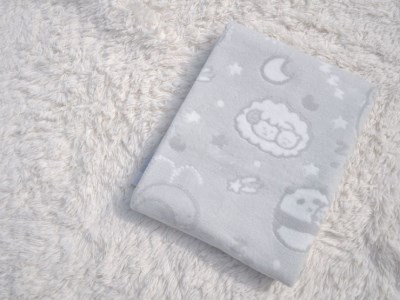 クリ衿 ベビー綿毛布(毛羽部分) 宇宙柄 グレー 85×115cm 毛布の町泉大津市産 N-MJK500 [3349] | ベビーブランケット ベビーブランケット 10,080円