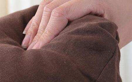 優しい肌触りの「和晒しダブルガーゼ抱き枕」(ブラウン)