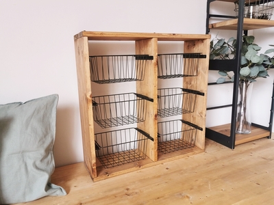 無垢材 ワイヤーバスケット シェルフ 6段 かご付 ブラウン｜新星金属製作所 大阪府 守口市 玄関 リビング 子供部屋 ホルダー 棚 アンティーク ラック ニッチ カントリー雑貨 収納 アイアン 持ち運び シェルフ ウッド 家具 鉄 木 収納棚 ビンテージ [0900]