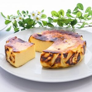 茨木市発!なめらかバスクチーズケーキ　ホール　プレーン　抹茶　ピスタチオ　(4号サイズ)_菓子・スイーツ ケーキ  _【配送不可地域：離島】【1436431】
