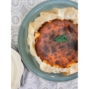 茨木市発!なめらかバスクチーズケーキ(4号サイズ)とふわふわシフォンケーキ(1切れ)のセット　_菓子・スイーツ ケーキ  _【配送不可地域：離島】【1452318】