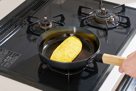 C210 ライクイット「PAN-16オーブンでも使える鉄フライパン20cm(浅)」【フライパン 鉄 藤田金属 浅型 FUJITA IH ガス 20センチ 着脱 ハンドル 日本製 町工場 職人 長持ち 国産 大阪府 八尾】