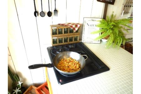 C103 匠の技鉄いため鍋28cm＆ぶあつい鉄板焼くん26cmセット【鉄 鉄板 炒め鍋 藤田金属 FUJITA ガス IH プレート キッチン 調理器具 日本製 長持ち 大阪府 八尾】