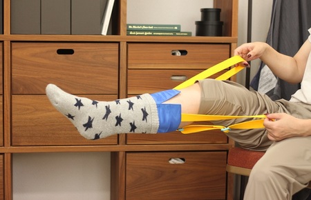 靴下すべり 補助具