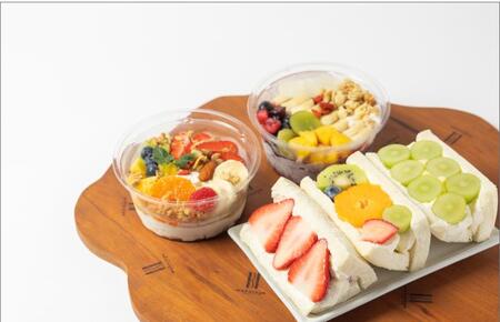 季節のフルーツのグリークヨーグルト 1個＆アサイーボウル 1個＆フルーツサンド 3個