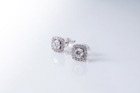 【高島屋選定品】プラチナダイヤモンド ピアス 中石ダイヤ 0.3ct D IF 3EX (GIA)【鑑別書付き】