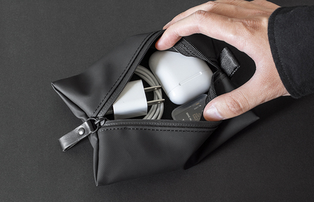 タフトポーチ ブラック Mサイズ センターファスナー 約150mm×110mm