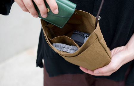 ミニショルダーバッグ KONBU(R) ブラウン