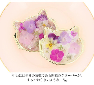 猫ちゃん型コンパクトミラー カラフルな押し花が美しい【ミルク／compact-19】｜コンパクトミラー ミラー ミニ鏡 手鏡 拡大鏡 携帯 おしゃれ かわいい 丸 かわいい オシャレ 手作り ギフト プレゼント コンパクト 上品 猫 押し花 [1080]